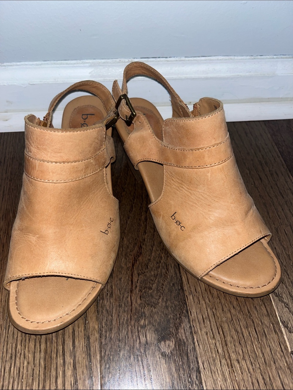 b.o.c. Women's Tan Open-Toe Slingback Clog Sandals